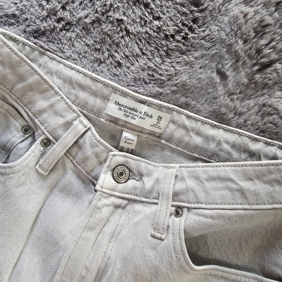 Abercrombie & Fitch Grey High Rise 90's Relaxed Jean Curve Love sz 26 / 2 - Picture 4 of 5